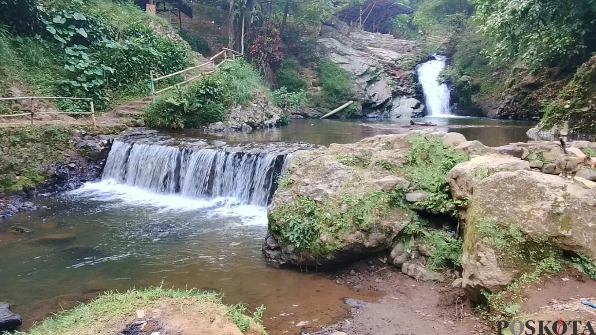 Curug Tilu Leuwi Opat, Desa Cihanjuang Rahayu, Kecamatan Parongpong, Kabupaten Bandung Barat. (Sumber: Poskota/Gatot Poedji Utomo)