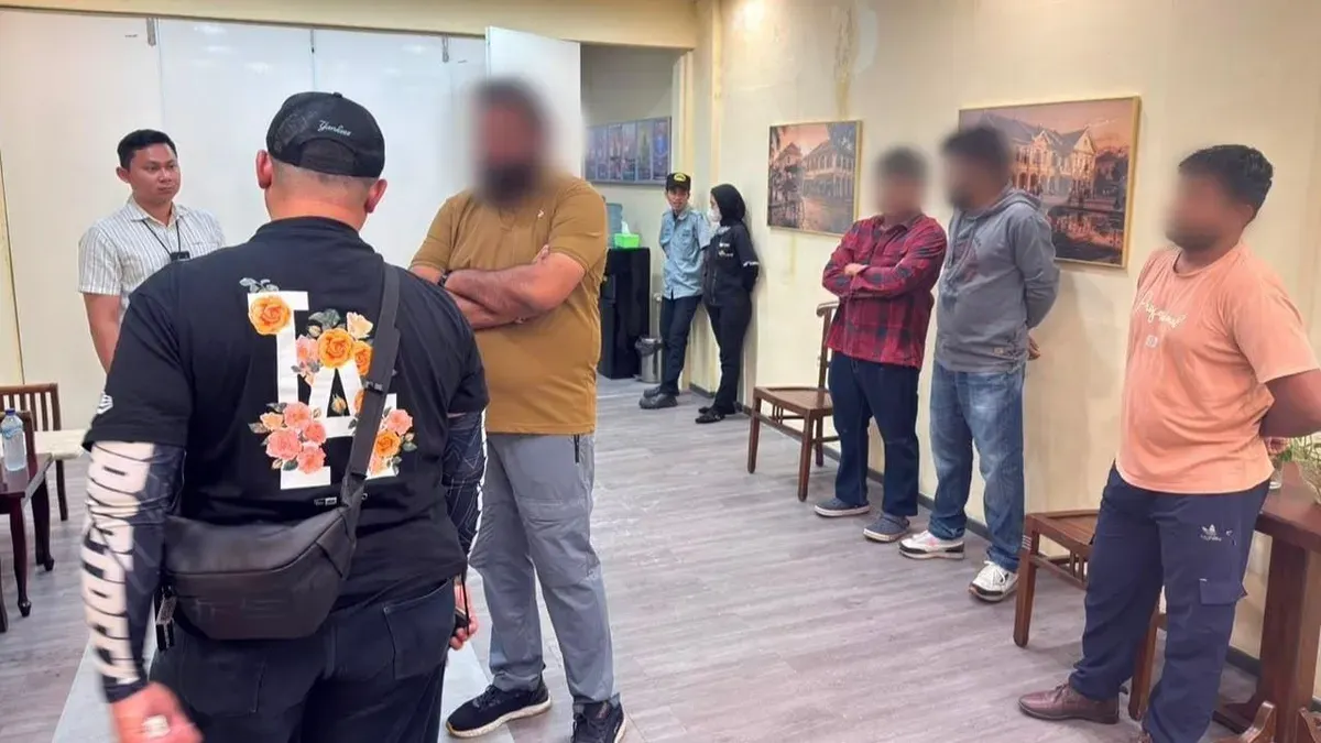 Lima WNA India dideportasi tim Imigrasi Jakarta Selatan dugaan kasus menjadi korban TPPO. (Sumber: Dok. Imigrasi Humas Depok)