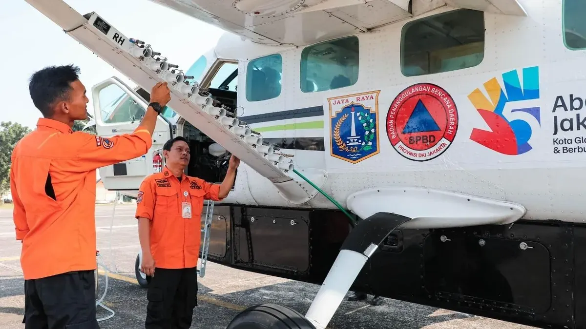 Pemprov Jakarta melaksanakan modifikasi cuaca sebagai upaya menghadapi dampak musim kemarau sekaligus menekan polusi udara. (Sumber: Dok. Istimewa)