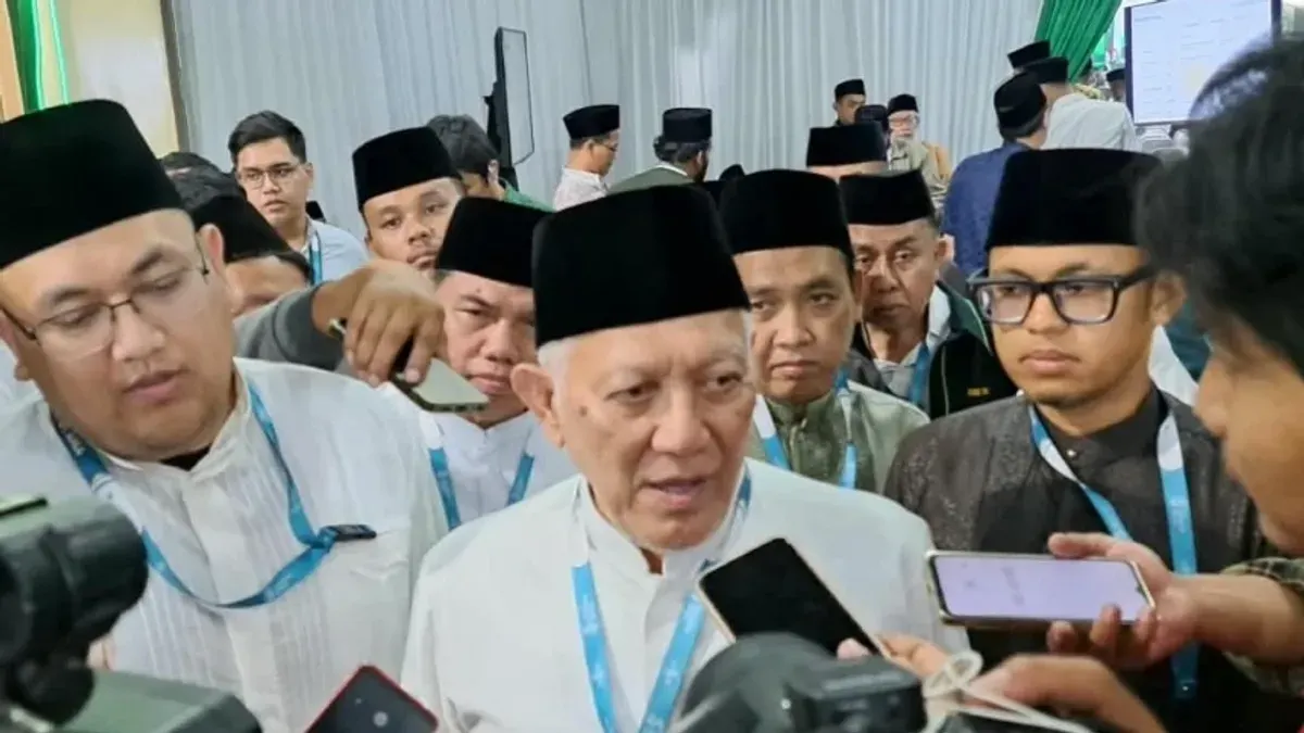 Profil KH Abdul Hakim Mahfudz atau Gus Kikin, Ketua Umum PBNU baru yang resmi terpilih dalam Muktamar ke-35 NU. (Sumber: Dok. NU Online)