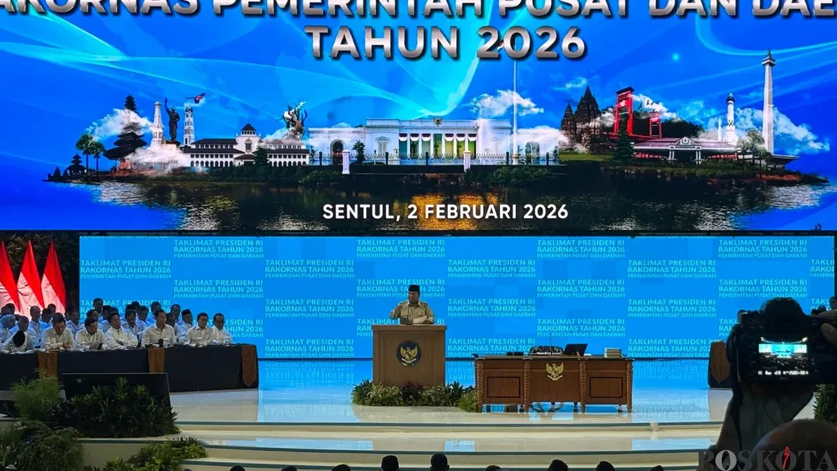 Presiden Prabowo saat memberikan taklimat dalam Rakornas 2026 di SICC Bogor, Senin 2 Februari 2026. (Sumber: Poskota/Giffar Rivana)