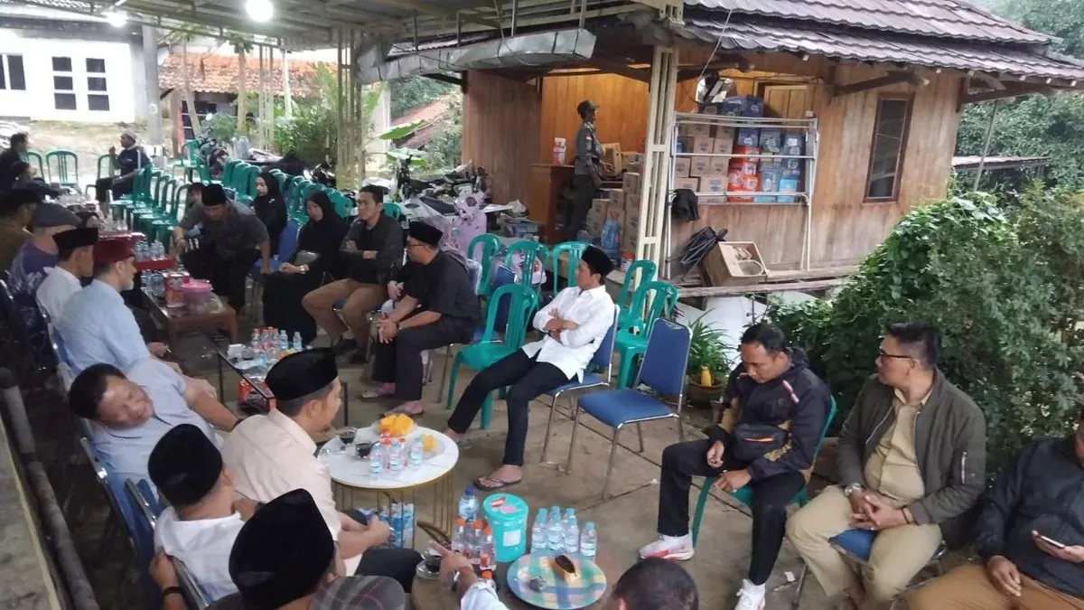 Suasana rumah duka almarhum putra sulung Wakil Bupati Bogor, di Desa Cileuksa, Kecamatan Sukajaya, Kabupaten Bogor. (Sumber: Istimewa)