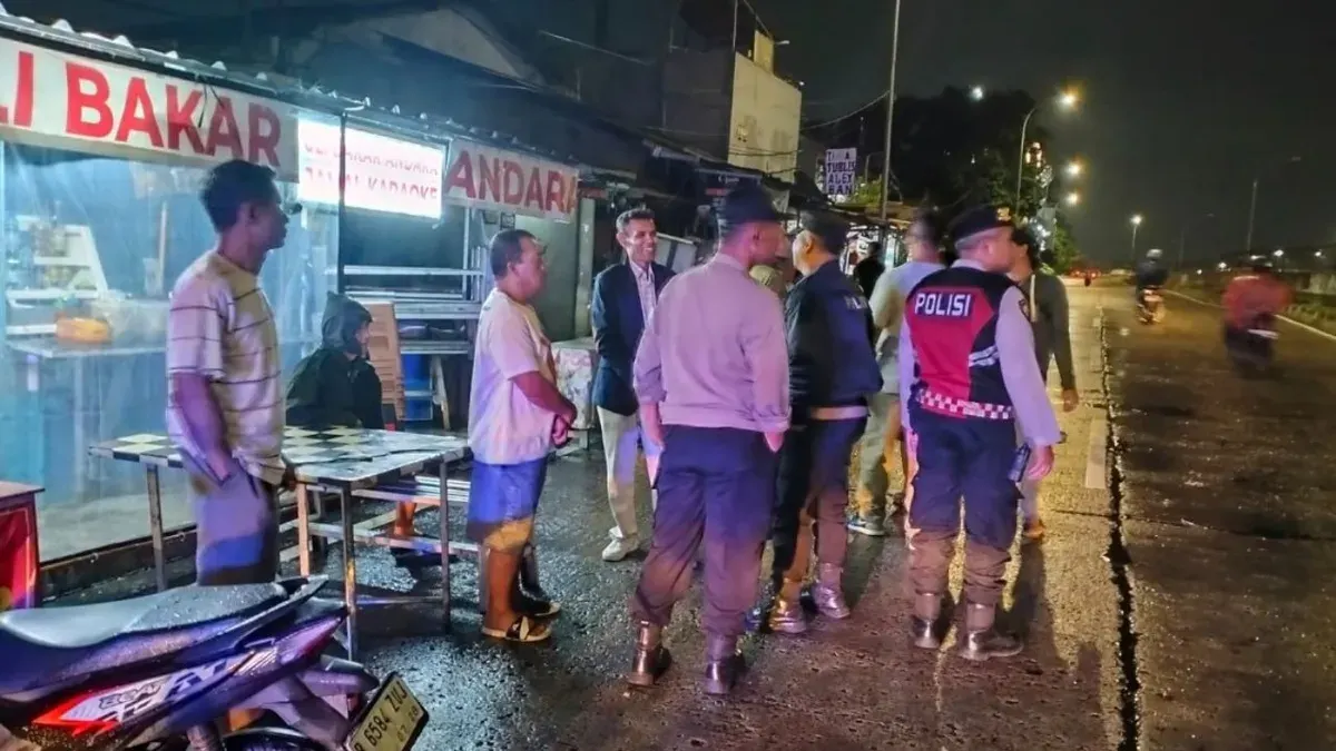 Polisi membubarkan kegiatan live TikTok di Jalan Agraria RT 01/RW 03, Kelurahan Pangkalan Jati Baru, Kecamatan Cinere, Kota Depok, Senin, 2 Februari 2026. (Sumber: Dok. Polsek Cinere)