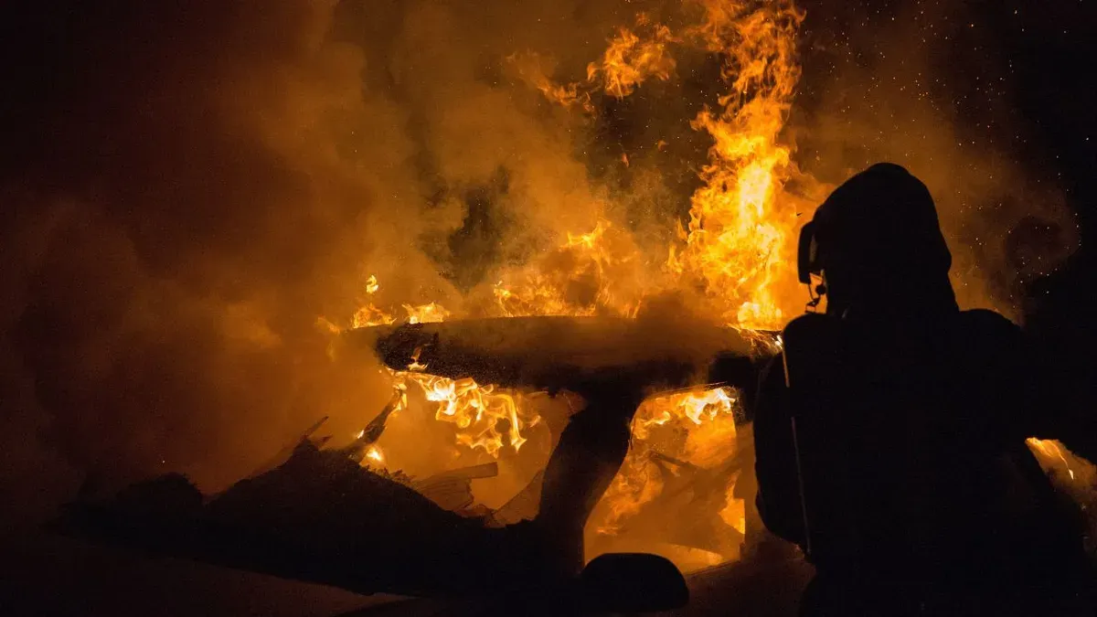 Ilustrasi. Sebuah mobil terlibat kecelakaan hingga terbakar di Tol Jagorawi KM 31B, Kecamatan Citereup, Kabupaten Bogor. (Sumber: Pixabay/Kollinger)