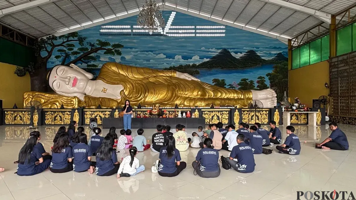 Patung Buddha tidur di Vihara Buddha Dharma dan 8 Pho Sat, Tajurhalang, Kabupaten Bogor, Rabu, 11 Februari 2026. (Sumber: Poskota/Giffar Rivana)