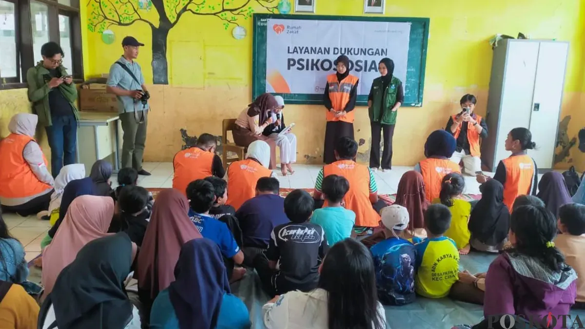 Kegiatan trauma healing di SDN Karyabakti, Desa Pasirlangu, Kecamatan Cisarua, Kabupaten Bandung Barat, Jawa Barat, Rabu, 11 Februari 2026. (Sumber: Poskota/Gatot Poedji Utomo)