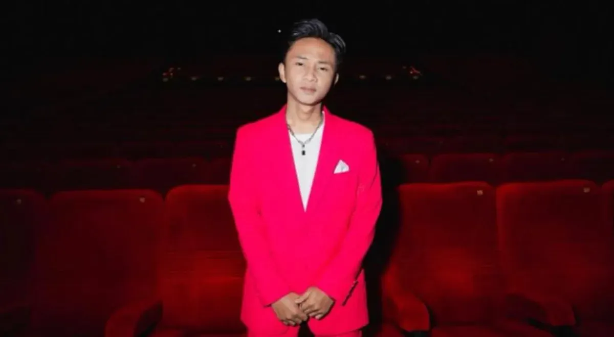 Komika sekaligus aktor Fajar Sadboy buka suara terkait insiden dirinya diludahi rekan sesama komedian, Indra Frimawan. (Sumber: Instagram/@fajjarsadboy)