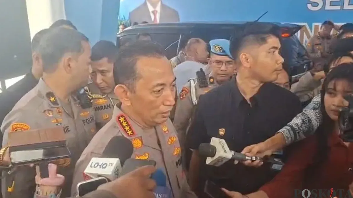 Kapolri Jenderal Listyo Sigit Prabowo saat doorstop bersama awak media di kawasan Palmerah, Jakarta Barat, Jumat, 13 Februari 2026. (Sumber: Poskota/ Pandi Ramedhan)