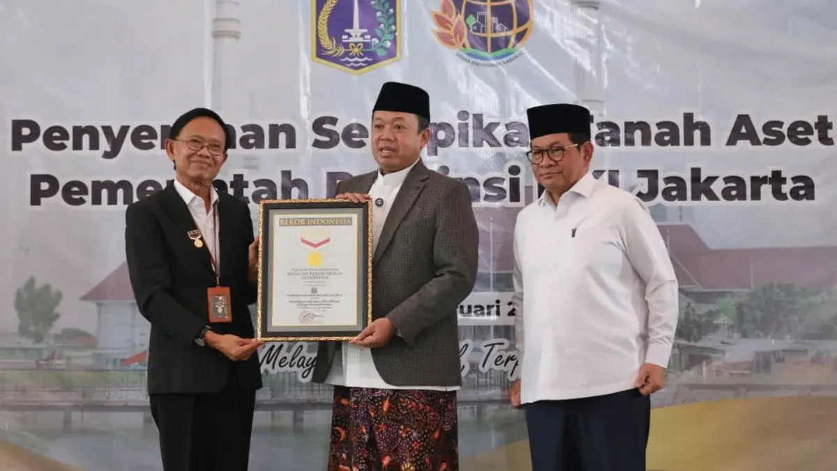 Pemprov Jakarta menerima 3.922 Sertifikat Hak Pakai atas tanah aset milik daerah dari Kementerian ATR/BPN di Masjid Raya KH Hasyim Asy’ari, Jakarta Barat, Jumat, 13 Februari 2026. (Sumber: Dok. Pemprov Jakarta)