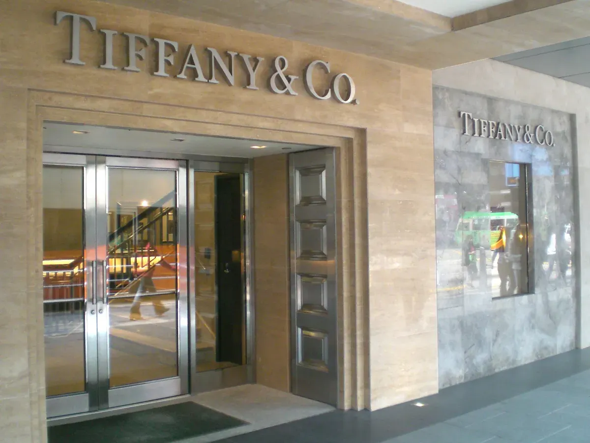 Toko perhiasan Tiffany and Co tengah menjadi perhatian setelah sejumlah gerainya di Indonesia disegel oleh Direktorat Jenderal Bea dan Cukai (DJBC) Kantor Wilayah Jakarta. (Sumber: Dok.Wikipedia)
