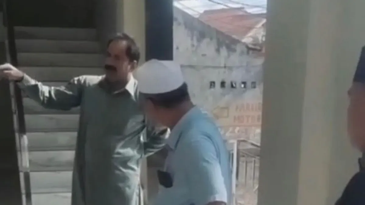 Tampang pelaku percobaan penipuan dengan modus sumbangan karpet masjid di Limo Depok. (Sumber: Dok. Humas Polsek Cinere)