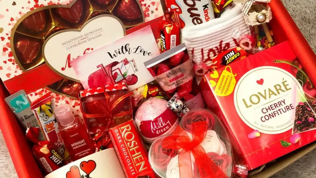 Rekomendasi kado valentine unik untuk pasangan. (Sumber: Pinterest/Hope_gift_box)