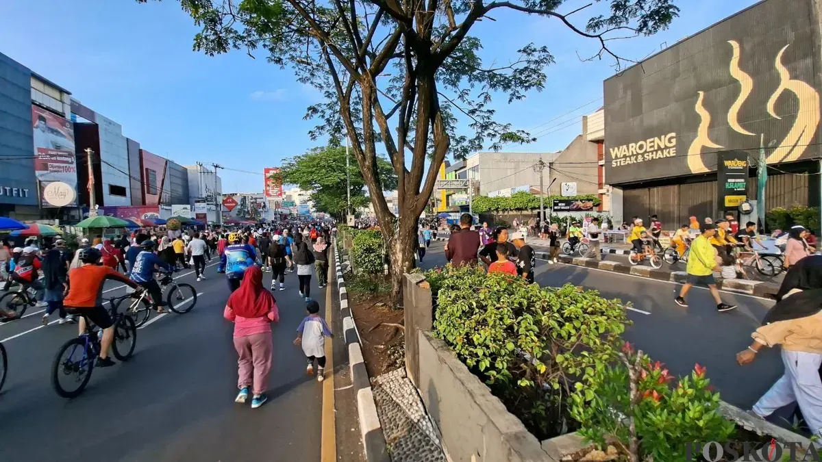 Suasana terakhir memasuki bulan Ramadhan, warga Kota Depok berbondong-bondong datang ke lokasi CFD di Jalan Raya Margonda. (Sumber: Poskota/Angga Pahlevi)
