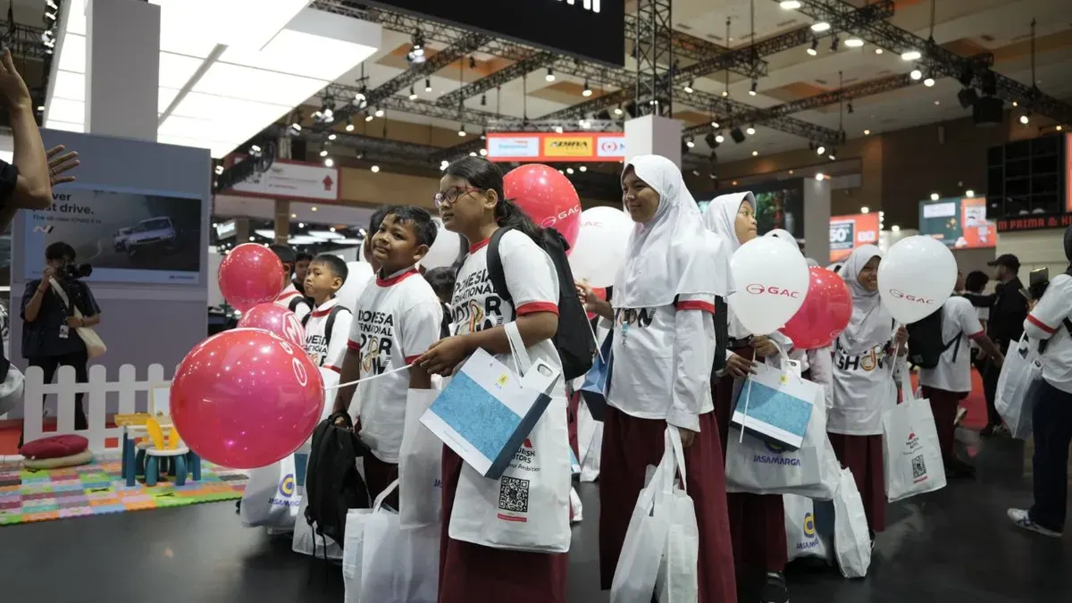 IIMS 2026 menghadirkan edukasi pelajar, pertunjukan keselamatan, hingga forum bisnis otomotif. (Sumber: Dok. Dyandra Promosindo)