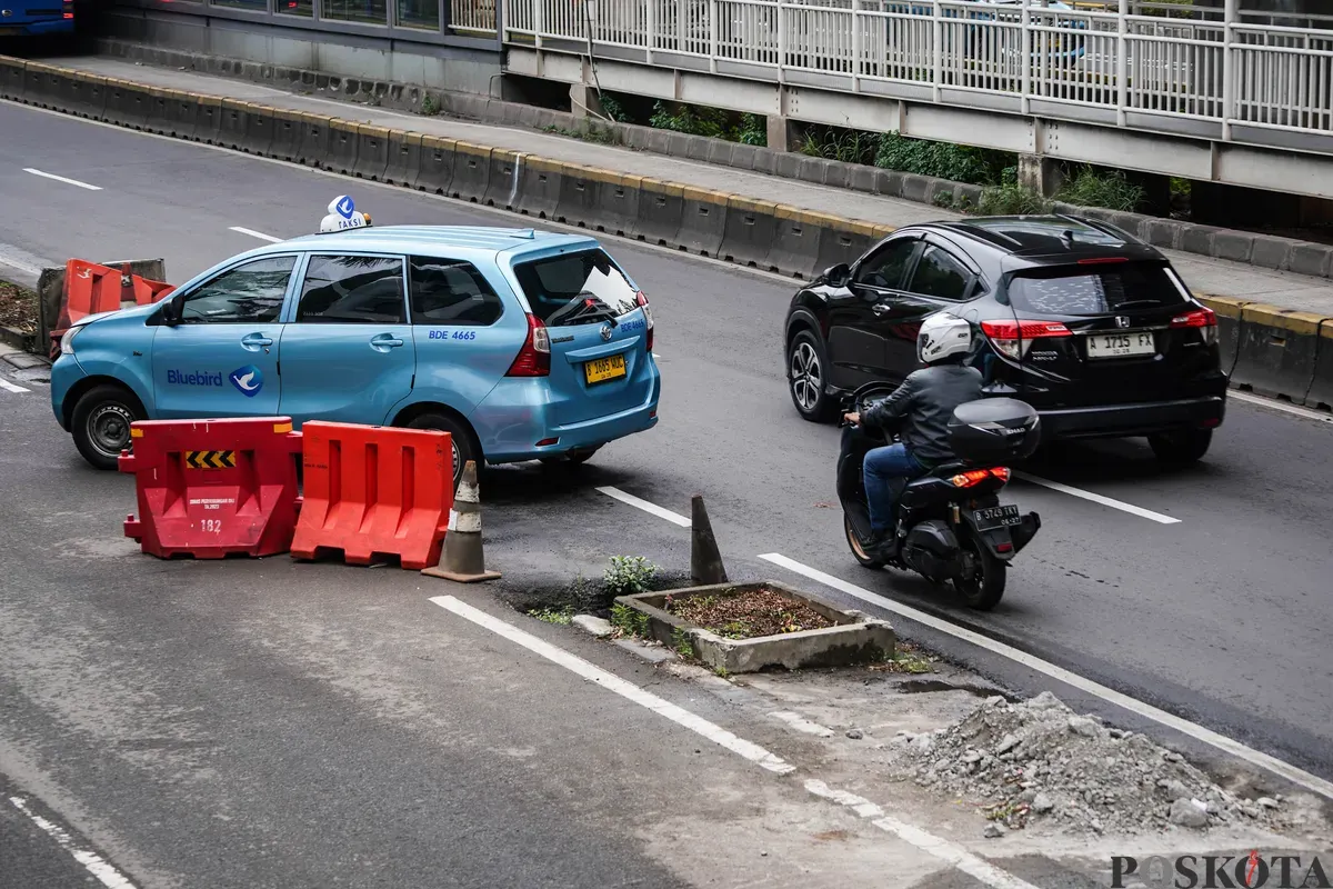 Kondisi ruas Jalan Rasuna Said, Jakarta, yang mulai bersih dari tiang monorel, Rabu 11 Februari 2026. (Sumber: Poskota/Bilal Nugraha Ginanjar)