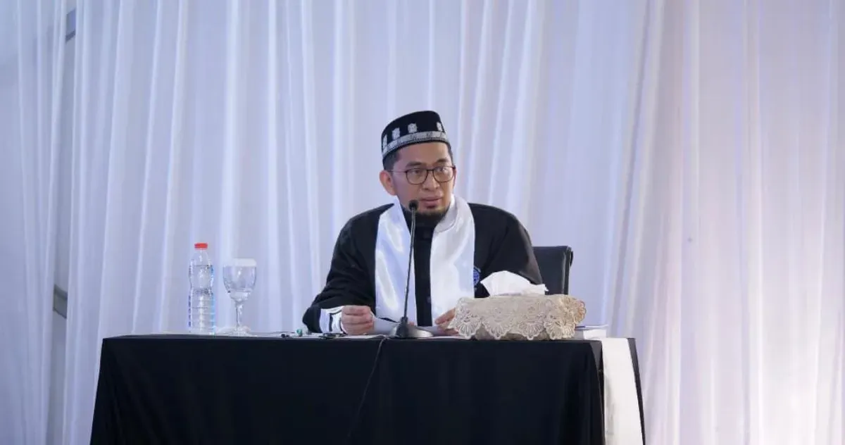 Hukum puasa tanpa salat menurut Ustadz Adi Hidayat (Sumber: Insatagram/@adihidayatofficial)