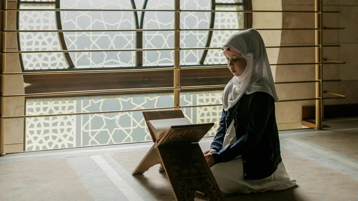 Ilustrasi - Bacaan doa menyambut bulan Ramadhan. (Sumber: Pexels/Alena Darmel)