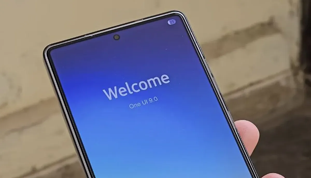 One UI 9 mulai diuji lebih cepat dari perkiraan pada smartphone lipat terbaru Samsung. (Sumber: YouTube/Cybo Tech)