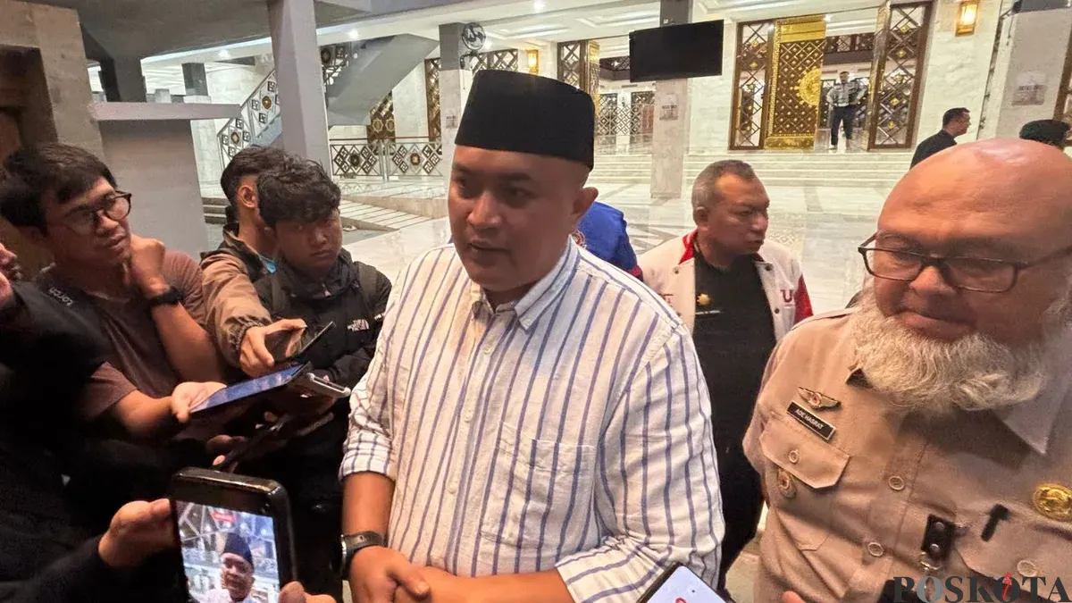 Bupati Bogor, Rudy Susmanto memberikan keterangan pers di Gor Laga Satria, Rabu, 18 Februari 2026. (Sumber: Poskota/Giffar Rivana)