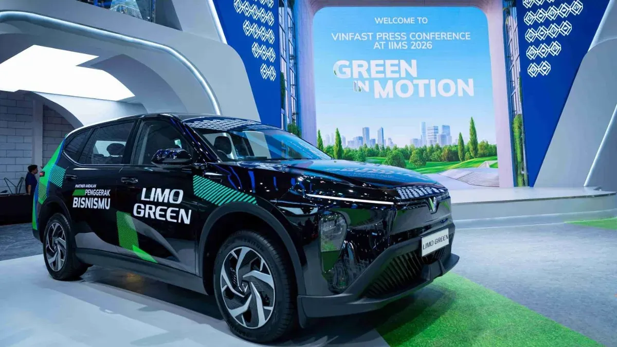 VinFast menandatangani MoU dengan RVE dan Sentrik untuk pengadaan 400 unit mobil listrik Limo Green. (Sumber: Dok. VinFast)