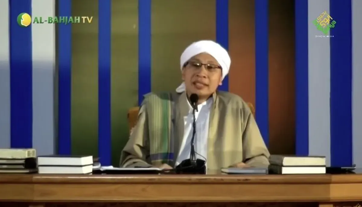 Buya Yahya menjelaskan hukum Tarawih tanpa bilal serta solusi bagi pekerja yang tak sempat berjamaah. (Sumber: YouTube/Buya Yahya)