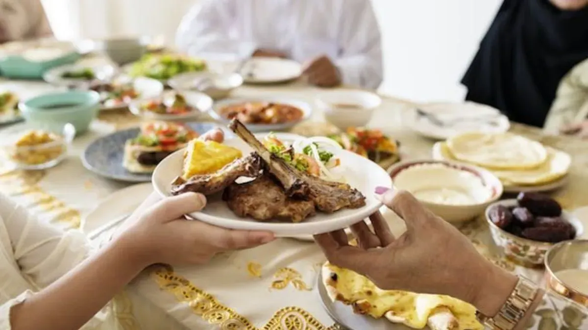 5 keutamaan memberi makan orang yang berpuasa (Sumber: Pinterest/saatvamattress)