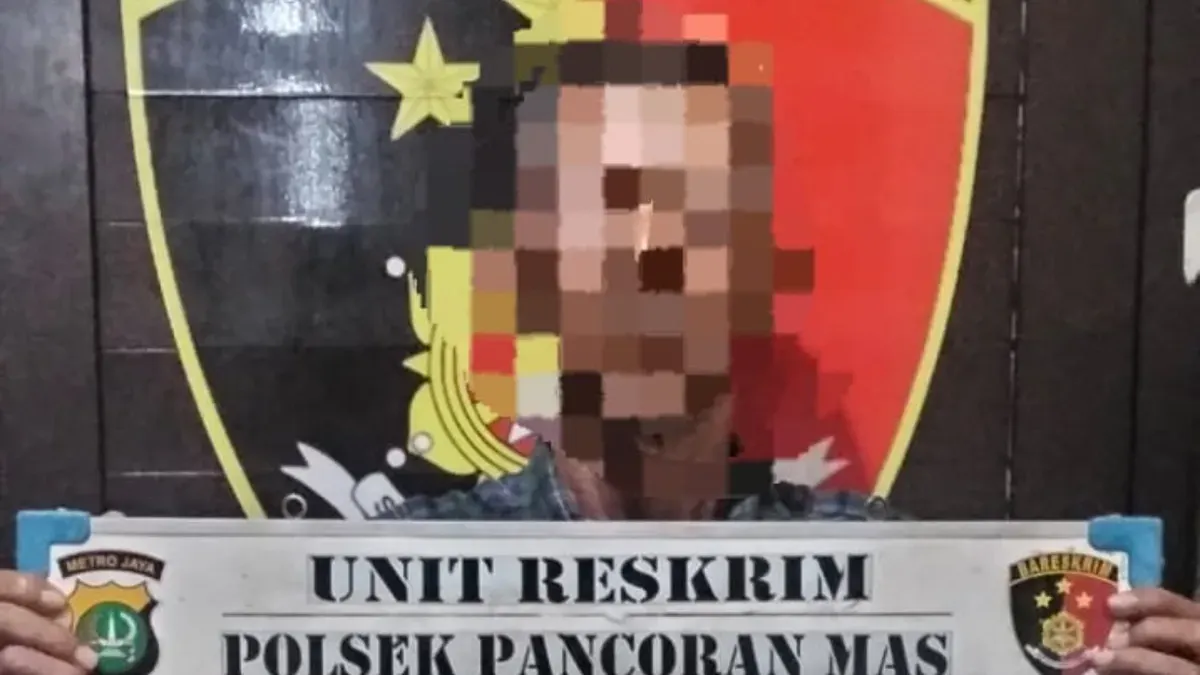 Pelaku berinisial E pencuri tas di gerbong KRL berhasil ditangkap saat hendak akan pergi ke luar kota di Stasiun Depok Baru. (Sumber: Polsek Pancoran Mas)