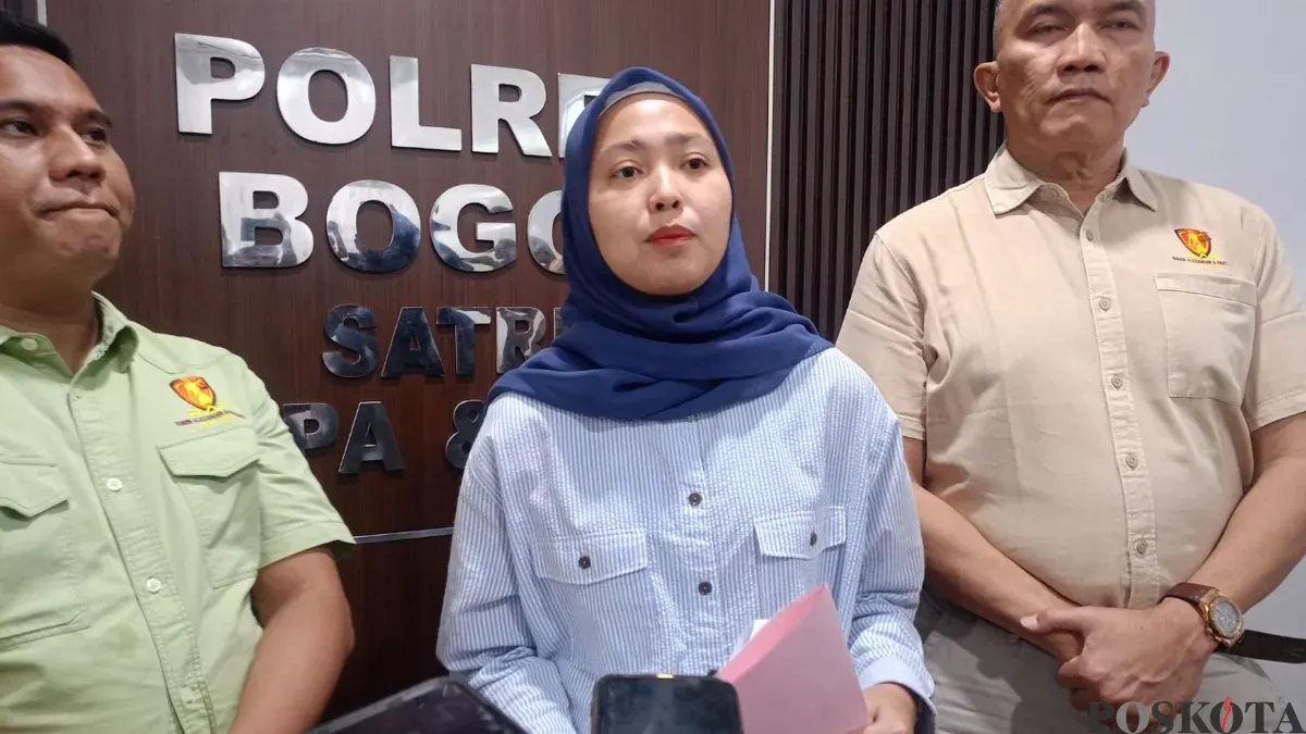 Kasat PPA-PPO Polres Bogor AKP Silfi Adi Putri saat melakukan keterangan pers. (Sumber: Poskota/Giffar Rivana)