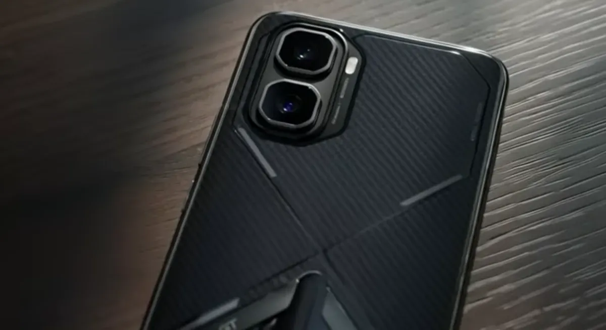 Render konsep Infinix GT50 Pro dengan desain futuristik dan RGB LED di bagian belakang. (Sumber: Youtube/@Pan Channel)