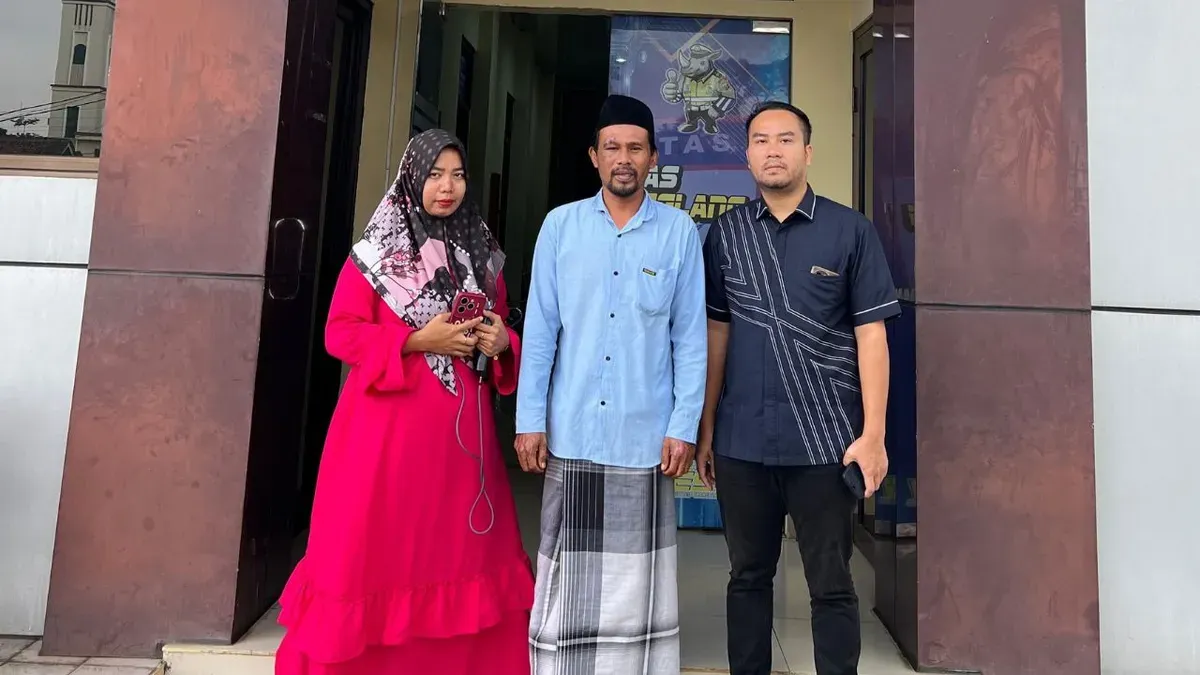 Sopir ojek (tengah) yang ditetapkan sebagai tersangka atas kecelakaan hingga tewaskan penumpangnya di Kabupaten Pandeglang. (Sumber: Dok. Pribadi)
