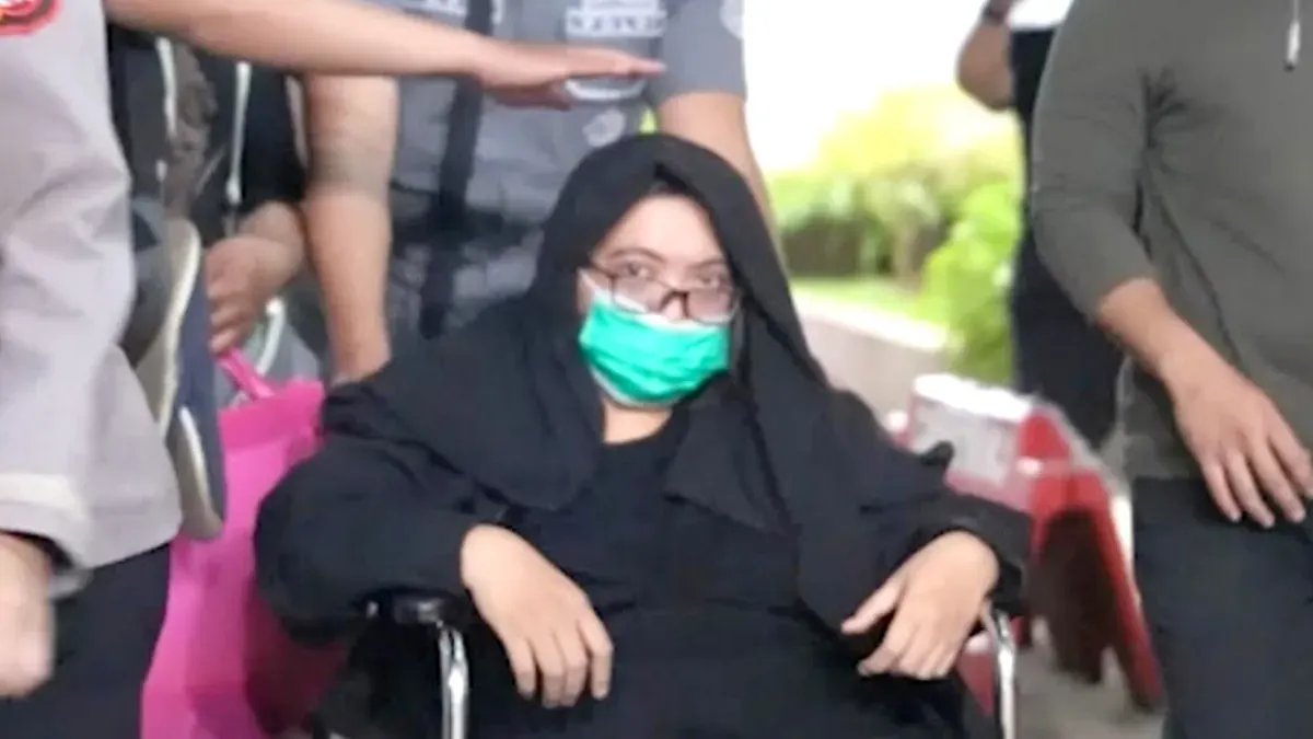 Tampang PNS berinisial OAP, 37 tahun setelah diperiksa sebagai tersangka kasus penganiayaan ART dan akan ditahan di Mapolres Bogor. (Sumber: Polres Bogor)