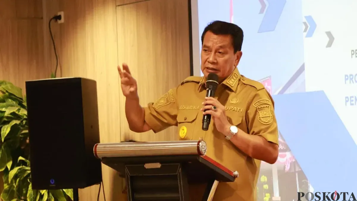 Bupati Tangerang, Maesyal Rasyid saat menghadiri kegiatan sosialisasi dan komunikasi program kerja pengawasan 2026. (Sumber: Poskota/Veronica Prasetio)