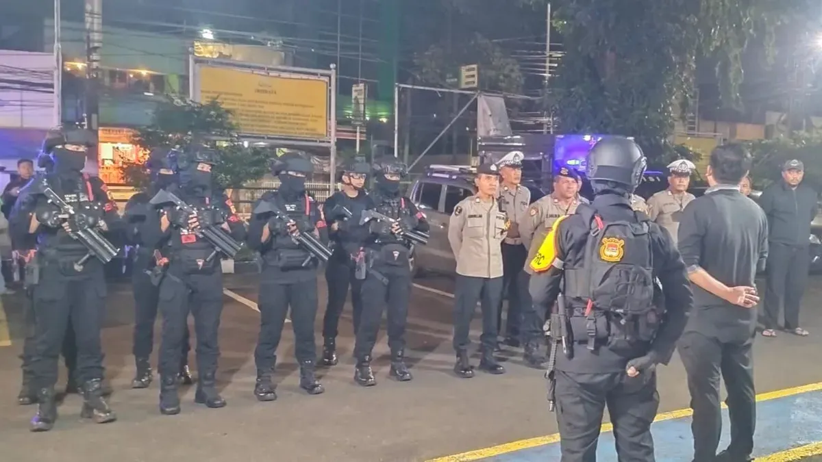 Polsek Ciputat Timur menggelar patroli strong point untuk menekan aksi tawuran di Ciputat Timur selama Ramadhan. (Sumber: Dok. Polsek Ciputat Timur)