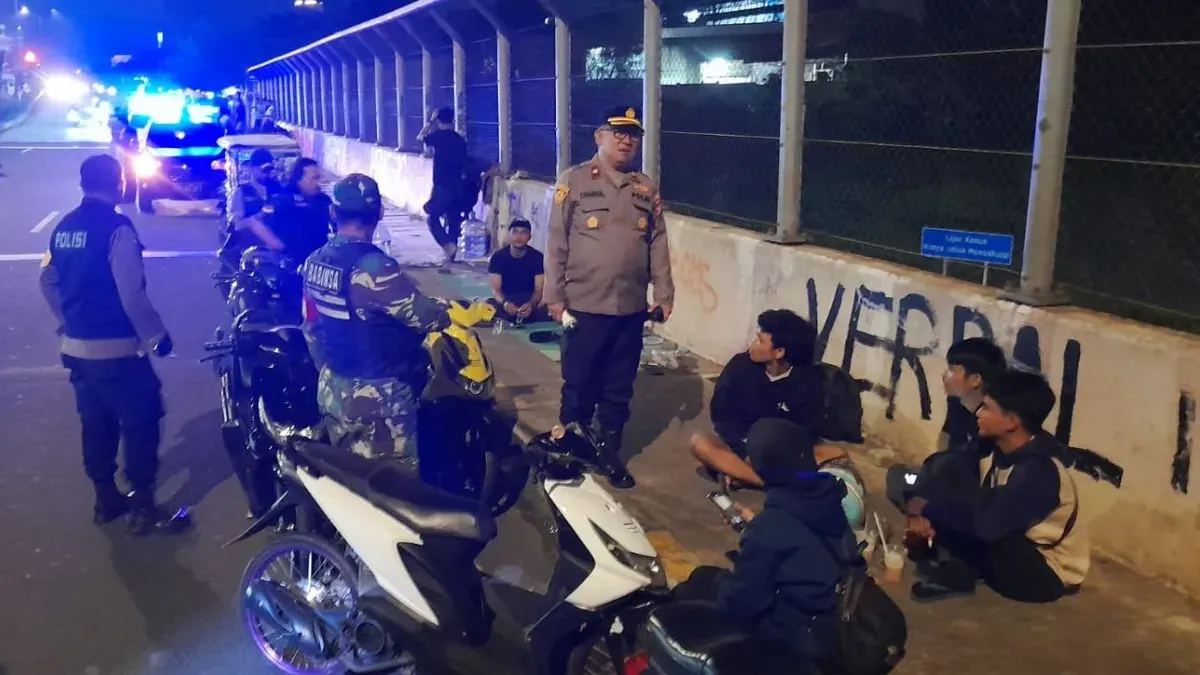 Patroli Polsek Cinere di Tol Limo Jalan Raya Limo, Kota Depok, Rabu, 25 Februari 2026. (Sumber: Dok. Polsek Cinere)
