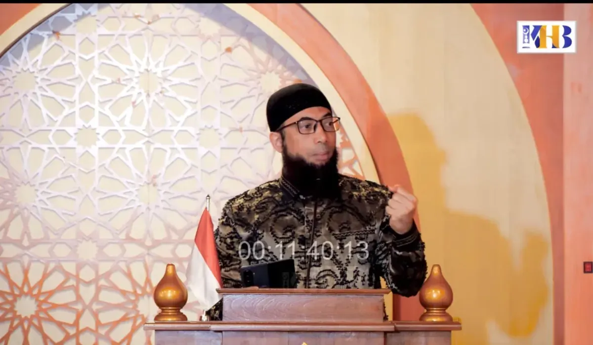 Ustadz Khalid Basalamah menjelaskan, ada beberapa amalan yang harus disiapkan umat Muslim di Malam Lailatul Qadar. (Sumber: YouTube/Khalid Basalamah Official)