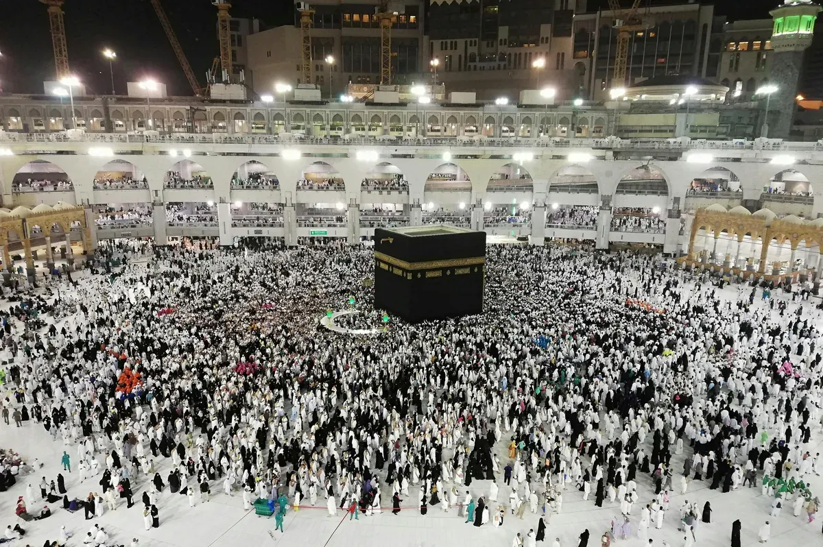 Ilustrasi Jemaah Umroh di Ka'bah (Sumber: Pexels)