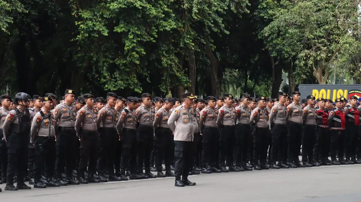 Personil kepolisian siaga pada pertandingan BRI Super League 2025/2026 Matchday ke-16 antara Persija Jakarta melawan Persijap Jepara di GBK, Senayan, Sabtu, 3 Januari 2026. (Sumber: Istimewa)