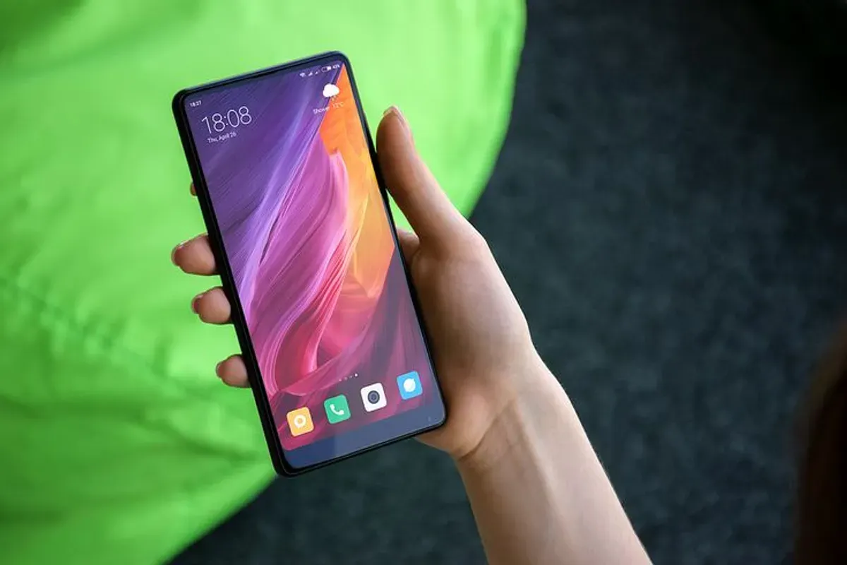 Render konsep Xiaomi MIX 5 dengan desain layar full-screen tanpa notch, menampilkan arah baru smartphone premium 2026. (Sumber: Pinterest)