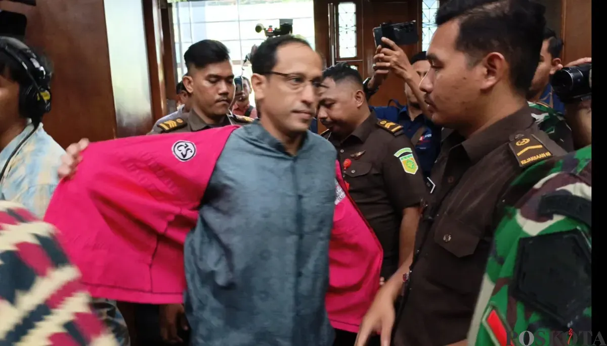 Mantan Mendikbudristek Nadiem Makarim mengahadapi sidang di Pengadilan Tipikor Jakarta Pusat. (Sumber: Poskota | Foto: Ramot Sormin)
