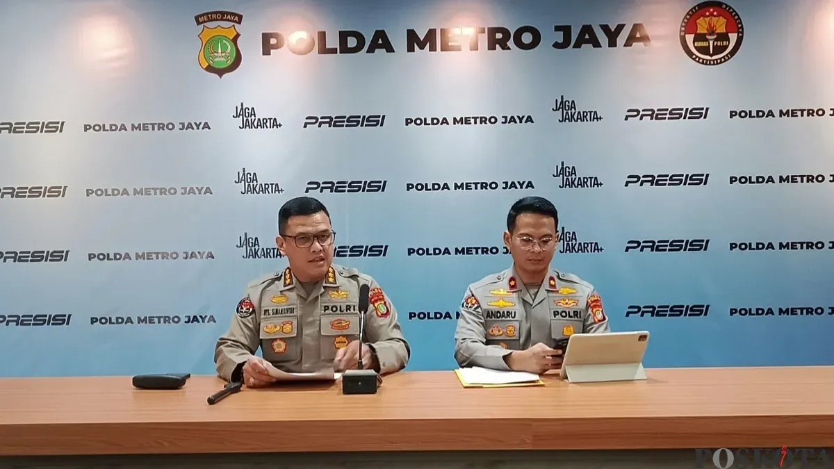 Kasubbid Penmas Polda Metro Jaya AKBP Reonald Simanjuntak saat memaparkan kasus dugaan perzinaan Inara Rusli dengan Insanul Fahmi di Polda Metro Jaya, Jakarta Selatan pada Senin, 5 Januari 2026. (Sumber: Ali Mansur)