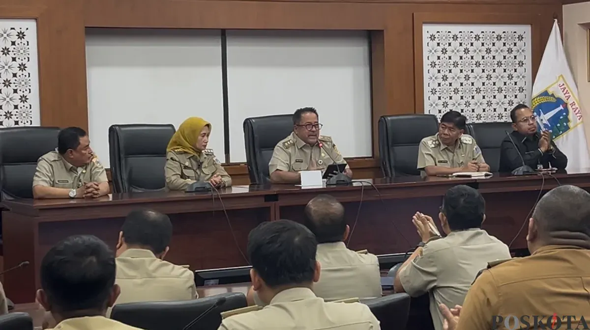 Wakil Gubernur Jakarta, Rano Karno mengunjungi Kantor Administrasi Pemerintah Kota (Pemkot) Jakarta Barat, Senin, 5 Januari 2026. (Sumber: Poskota/Pandi Ramedhan)