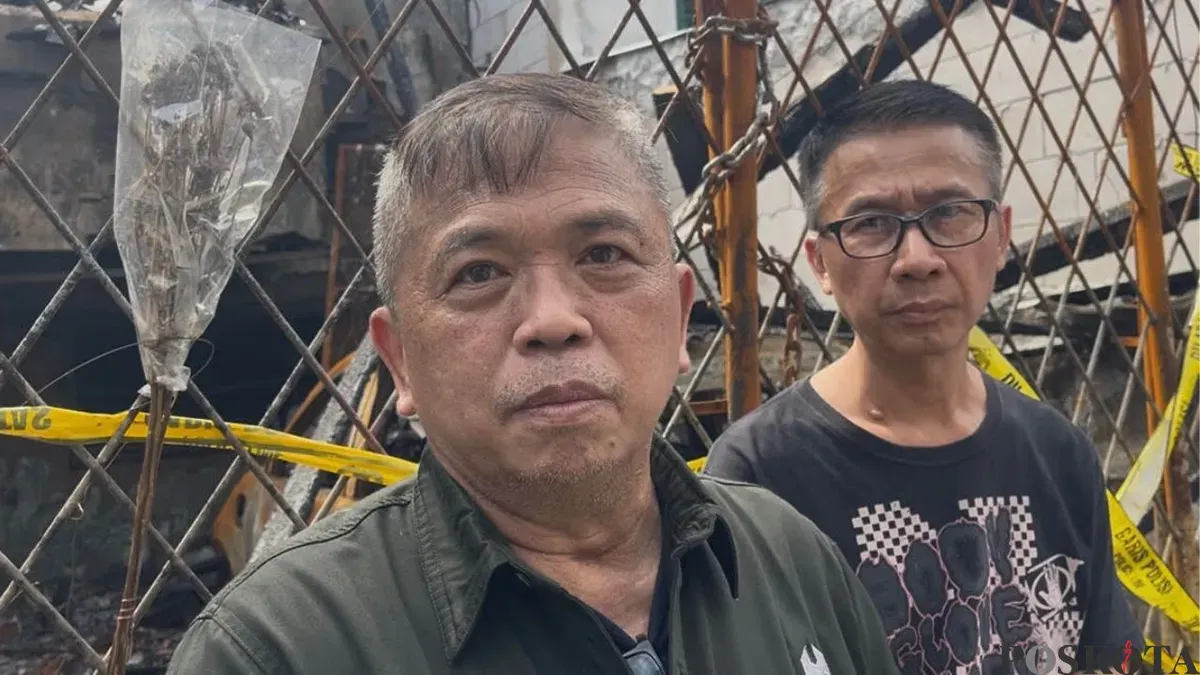 Sarhin, ayah dari sekeluarga yang tewas dalam insiden kebakaran rumah di Pejagalan, Penjaringan, Jakarta Utara. (Sumber: Poskota/Pandi Ramedhan)