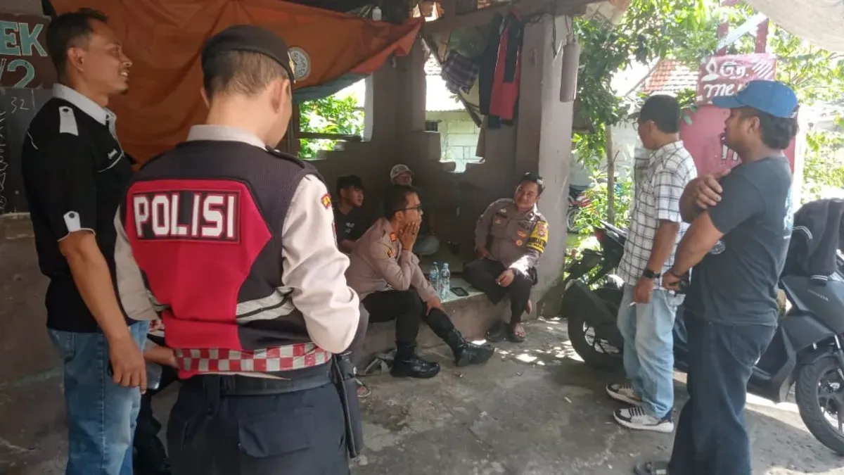 Kapolsek Bojonggede AKP Abdullah Syafiih pimpin olah TKP tawuran di Pabuaran Bojonggede. (Sumber: Dok. Humas Polsek Bojonggede)