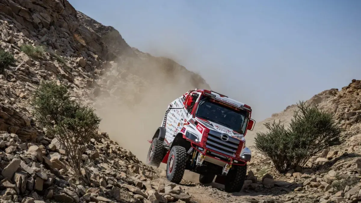 Hino Team Sugawara kembali berlaga di Dakar Rally 2026 di Arab Saudi. (Sumber: Hino)