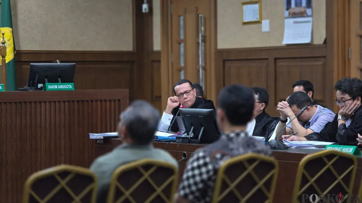 Saksi M Arif Nuryanta memberikan keterangan di sidang Pengadilan Tipikor Jakarta Pusat (Sumber: Poskota | Foto: Ramot Sormin)