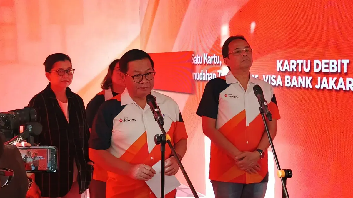 Gubernur Jakarta, Pramono Anung memberikan keterangan kepada wartawan seusai peluncuran debit visa Bank Jakarta di Jakarta Selatan, Senin, 5 Januari 2026. (Sumber: Dok. Istimewa)