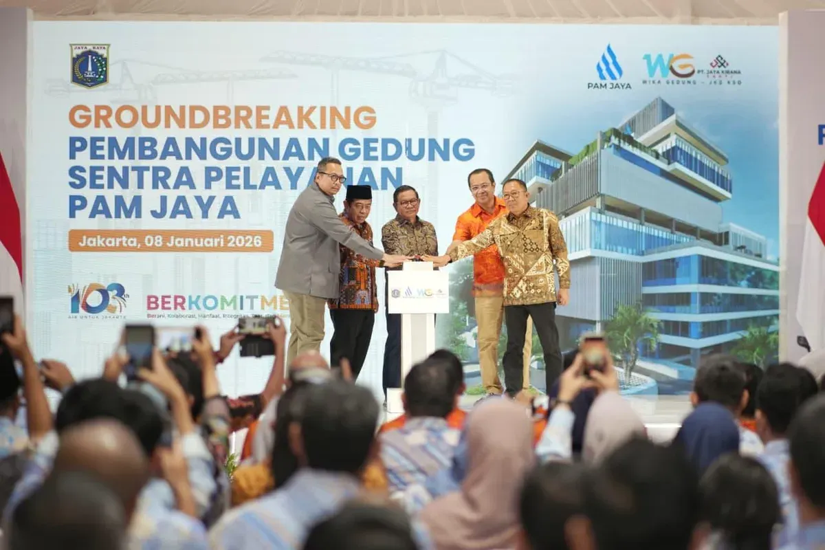 Gubernur Jakarta Pramono Anung saat Groundbreaking pembangunan Gedung Sentra Pelayanan PAM Jaya di Pejompongan, Jakarta Pusat, pada Kamis, 8 Januari 2025. (Sumber: Kominfotik Pemprov Jakarta)