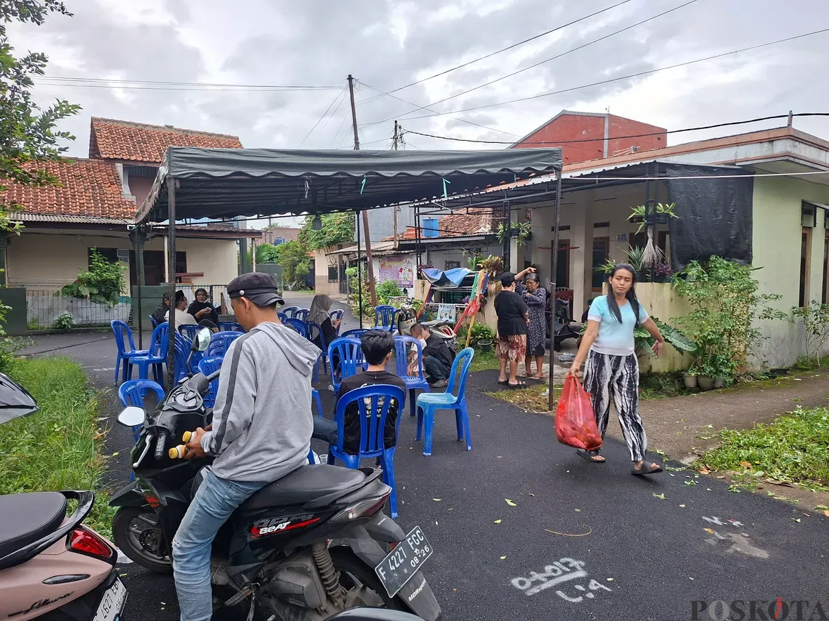 Suasana rumah duka korban pembunuhan di Kelurahan Cilangkap, Kecamatan Tapos, Kota Depok, Jumat 9 Januari 2026. (Sumber: Poskota/Angga Pahlevi)
