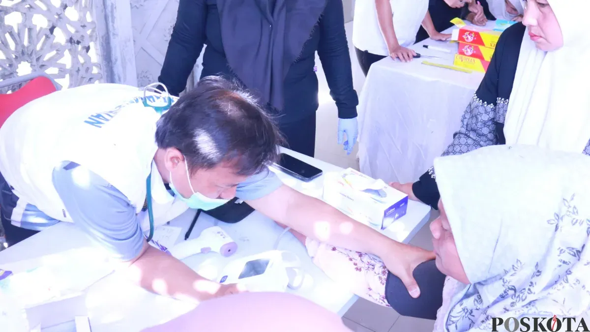 Pemeriksaan kesehatan gratis bagi warga sekitar Rutan Kelas I Tangerang. (Sumber: Poskota/ Veronica Prasetio)