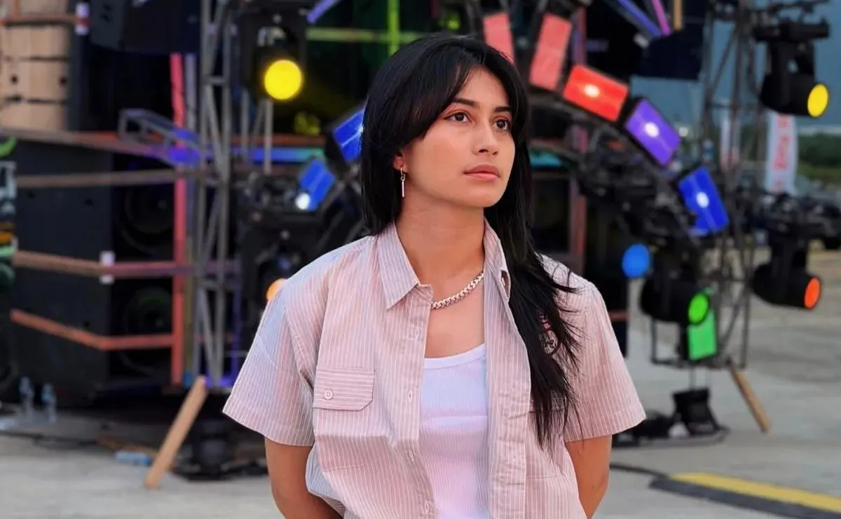 Sintya Marisca membuat warganet terkejut setelah membagikan foto kebersamaan yang pamer cincin dengan seorang pria di akun Instagram pribadinya, pada Sabtu, 10 November 2026. (Sumber: Instagram/@sintyamarisca)